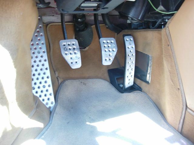 Ferrari Mondial T 1989 photo 9