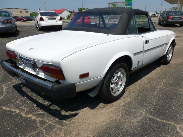 Fiat 124 Spider 1982 photo 2