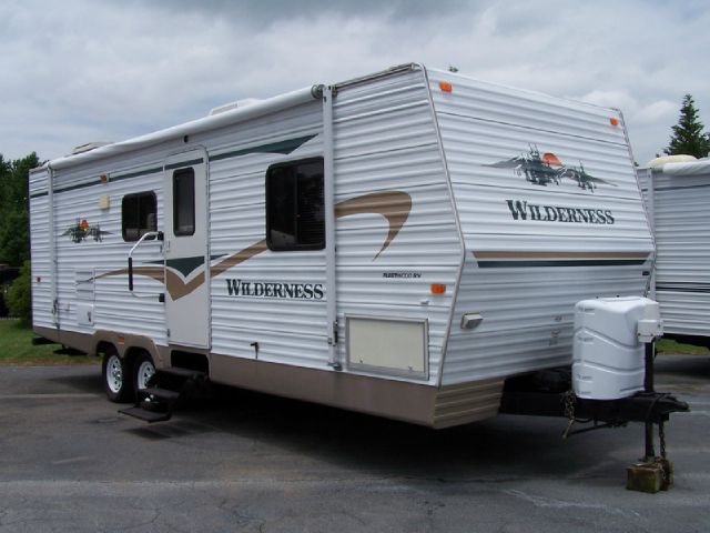 Fleetwood Wilderness 27 Xeking Cab RV - Camper