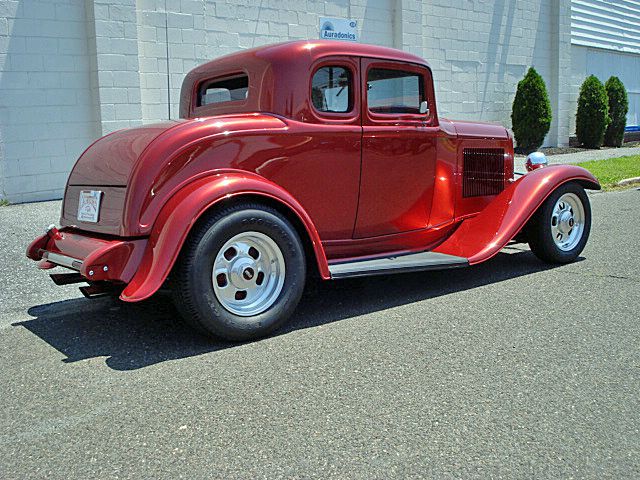 Ford 5 Window Coupe 1932 photo 2