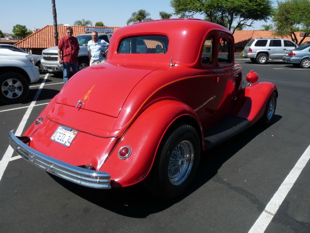 Ford 5 Window Coupe 1934 photo 2