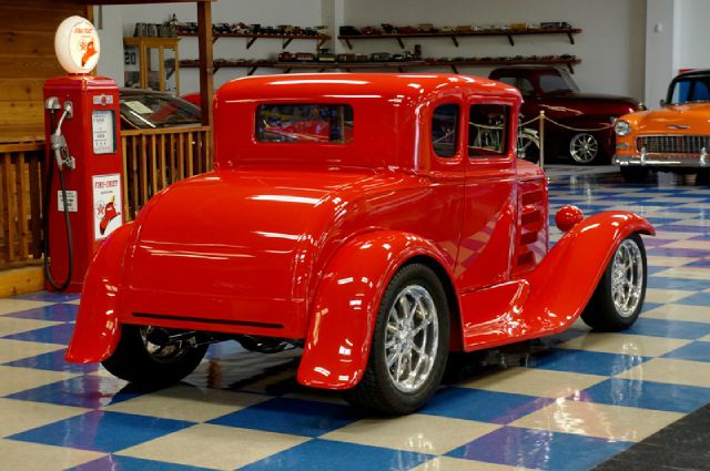 Ford 5 Window Coupe 1931 photo 1