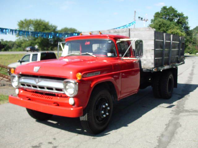 Ford 600 Unknown Dump Truck