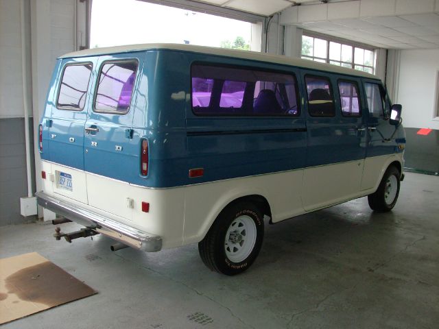 Ford Aerostar 1974 photo 2