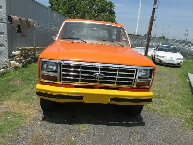 Ford Bronco 1983 photo 1