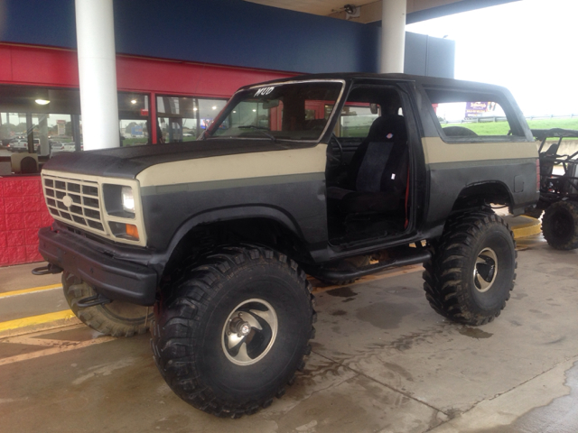 Ford Bronco 1985 photo 1