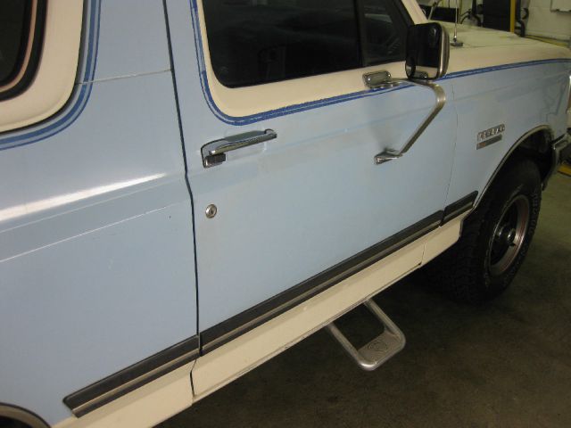 Ford Bronco 1987 photo 1