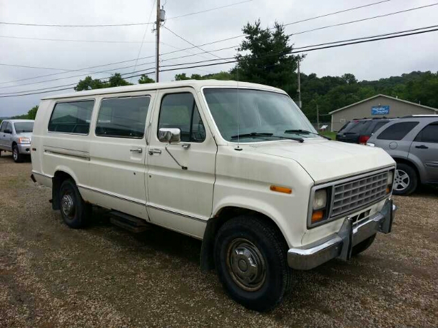 Ford Club Wagon Sport 4WD Passenger Van
