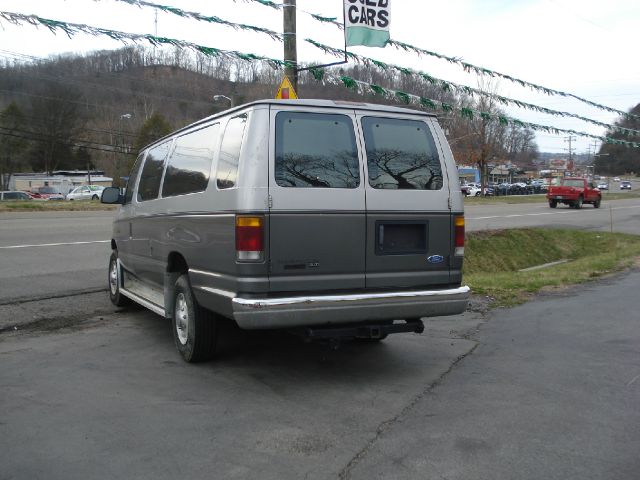 Ford Club Wagon SLT 2500 Hemi 4x4 Passenger Van