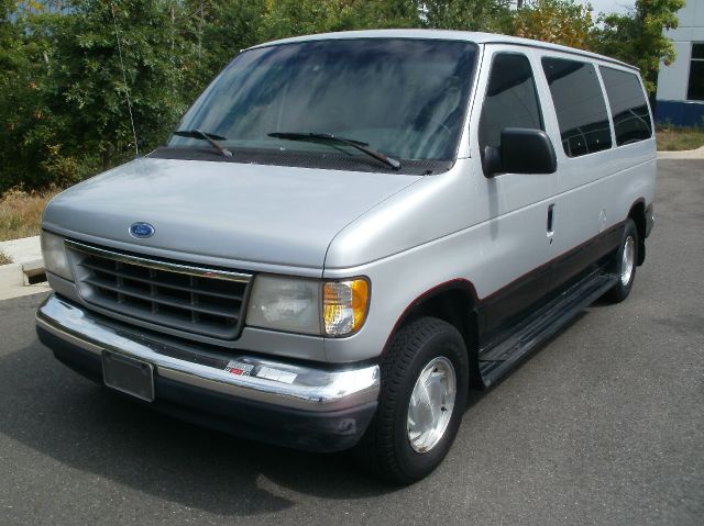 Ford Club Wagon Laramie Crew Cab 4x4 Passenger Van
