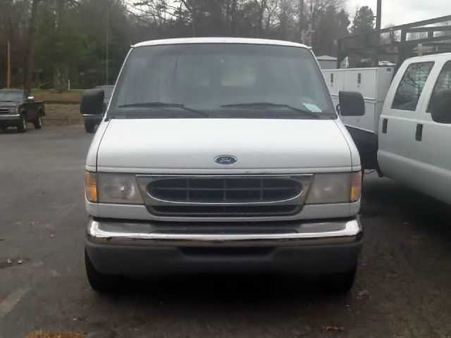 Ford Club Wagon 1997 photo 1