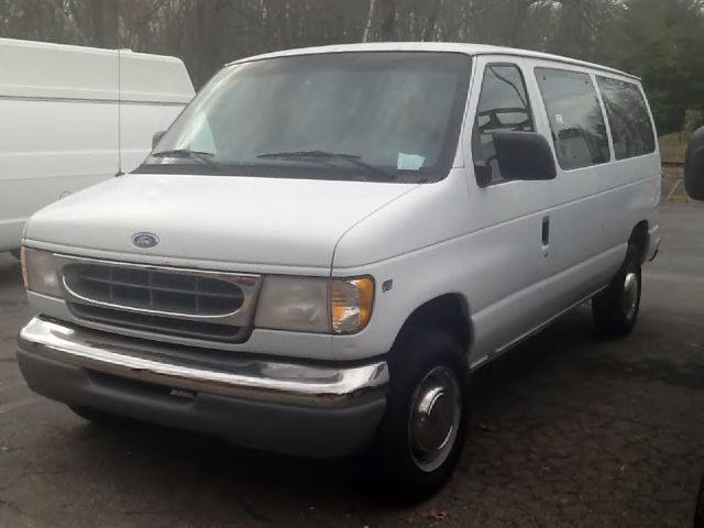 Ford Club Wagon 1997 photo 2