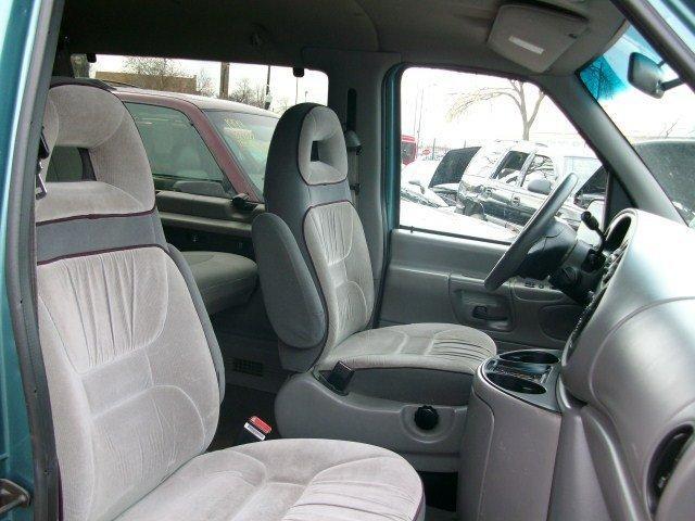 Ford Club Wagon 1998 photo 1