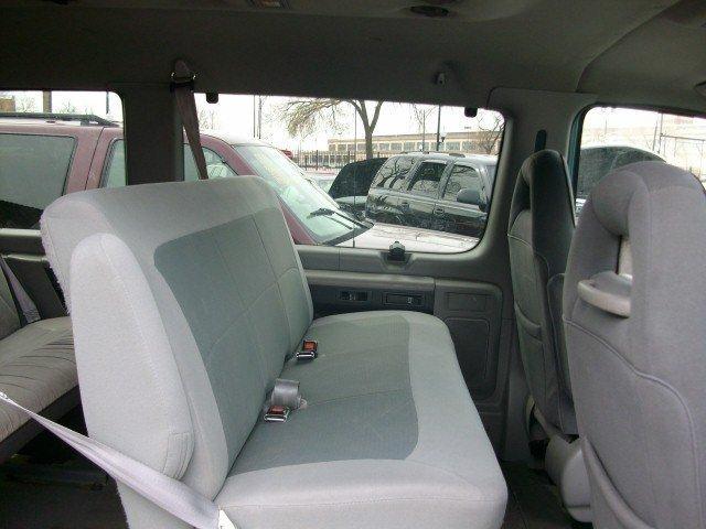 Ford Club Wagon 1998 photo 2