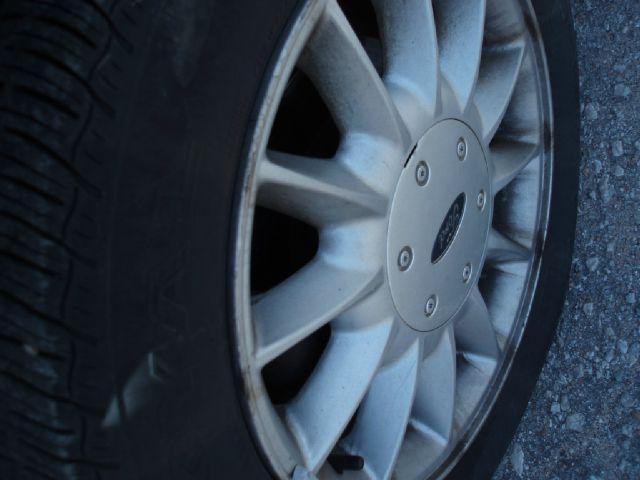 Ford Contour 2000 photo 2