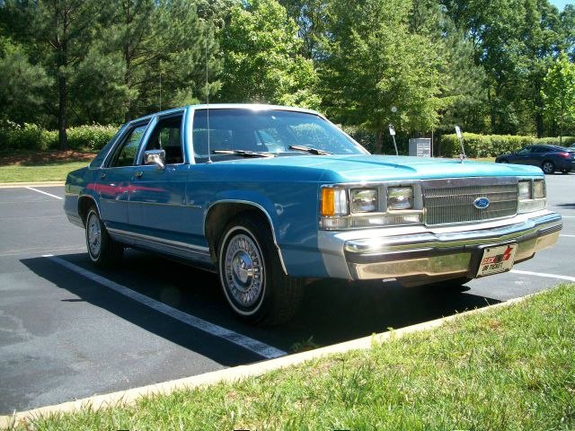 Ford Crown Victoria 1991 photo 11