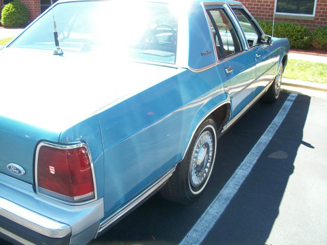 Ford Crown Victoria 1991 photo 7