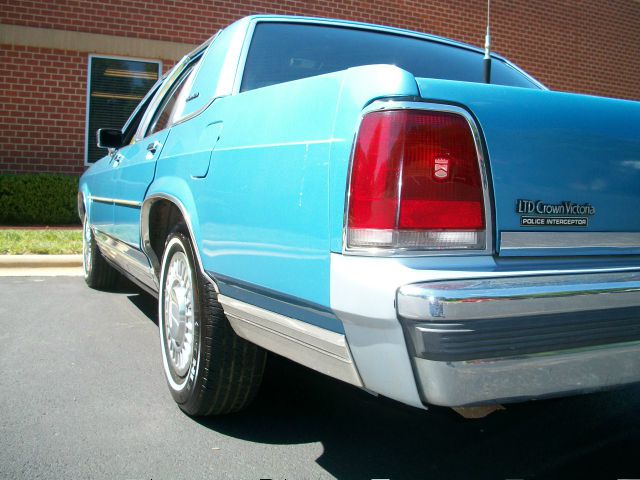Ford Crown Victoria 1991 photo 8