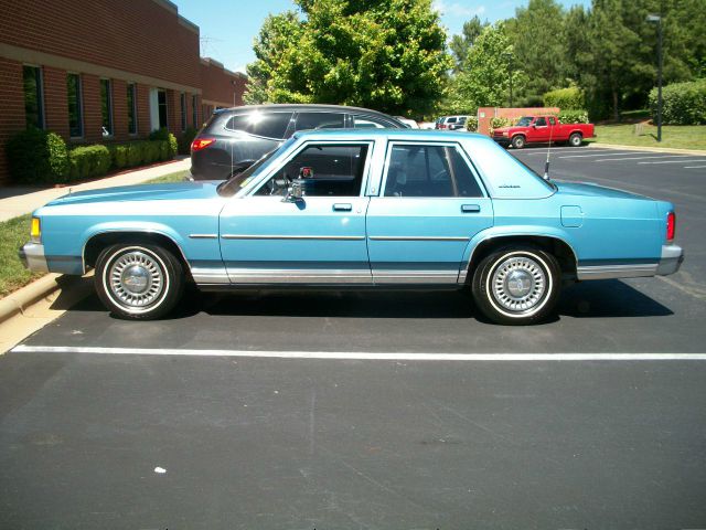 Ford Crown Victoria 1991 photo 9