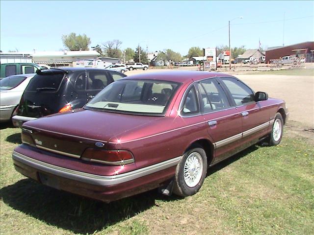Ford Crown Victoria 1992 photo 1