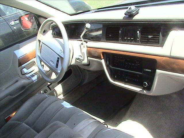 Ford Crown Victoria 1992 photo 2