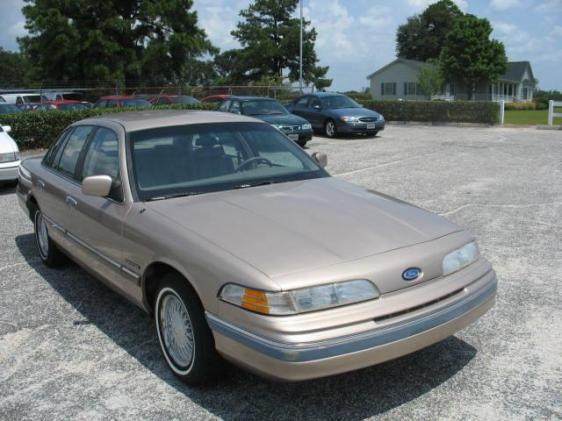 Ford Crown Victoria 1992 photo 1