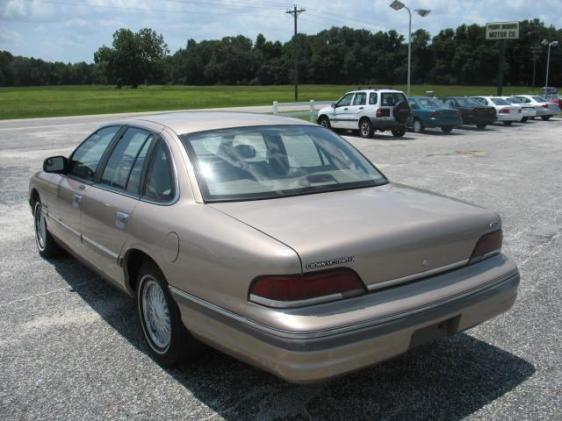Ford Crown Victoria 1992 photo 3