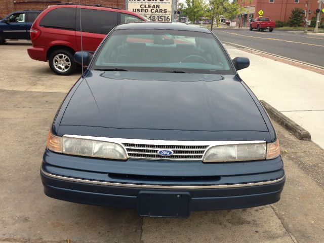 Ford Crown Victoria 1993 photo 3