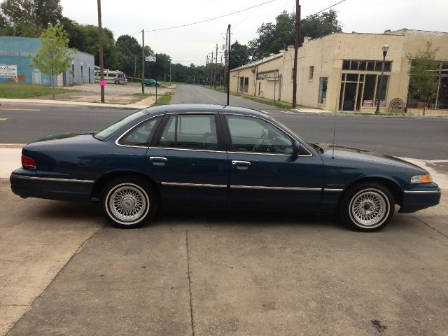 Ford Crown Victoria 1993 photo 4