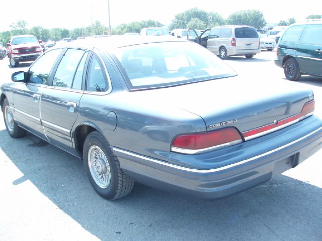 Ford Crown Victoria 1993 photo 3