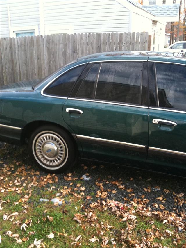 Ford Crown Victoria 1993 photo 2