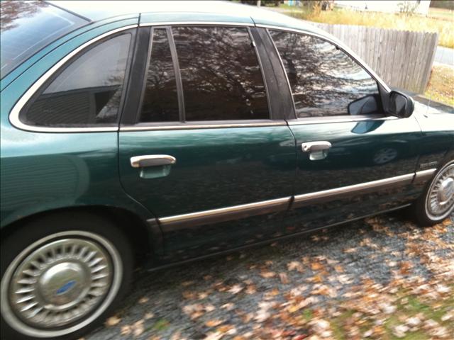 Ford Crown Victoria 1993 photo 4