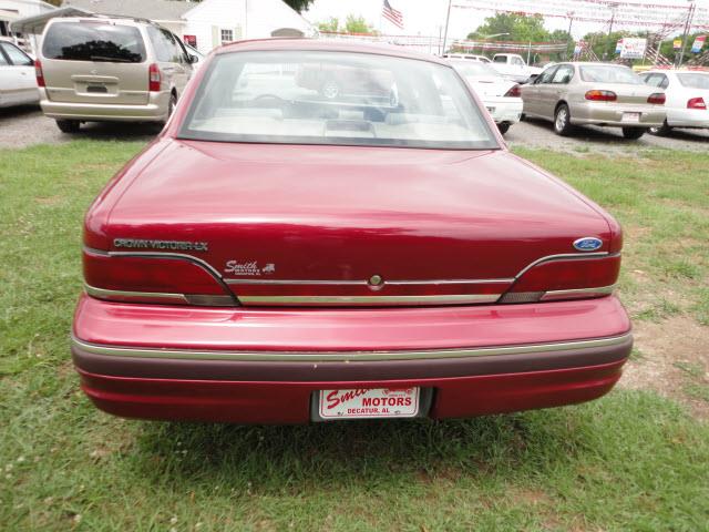 Ford Crown Victoria 1994 photo 10