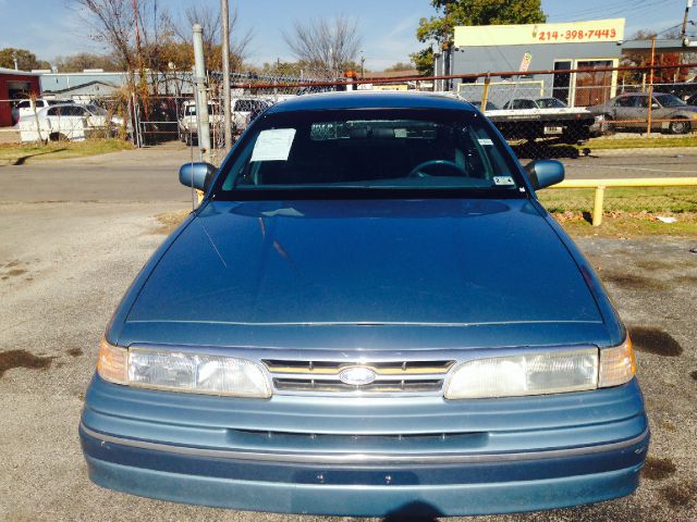 Ford Crown Victoria 1994 photo 1