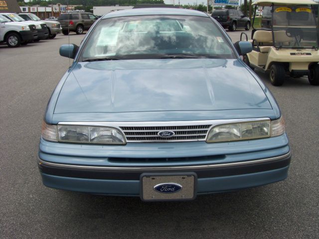Ford Crown Victoria 1994 photo 1
