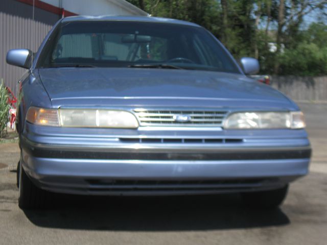 Ford Crown Victoria 1994 photo 3