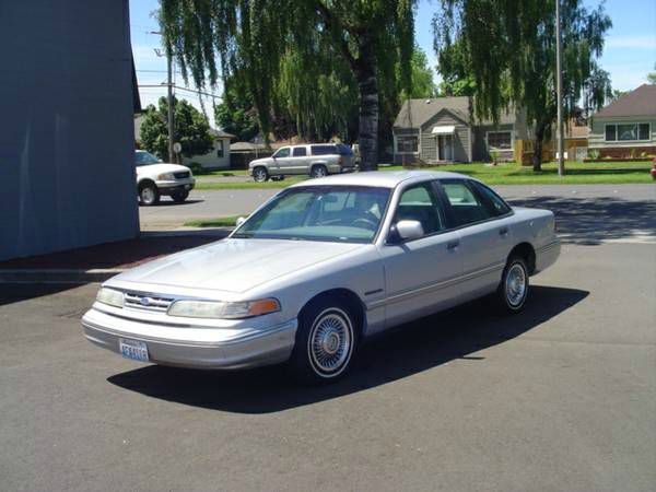 Ford Crown Victoria 1995 photo 1