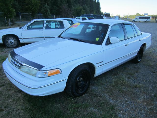 Ford Crown Victoria 1995 photo 1