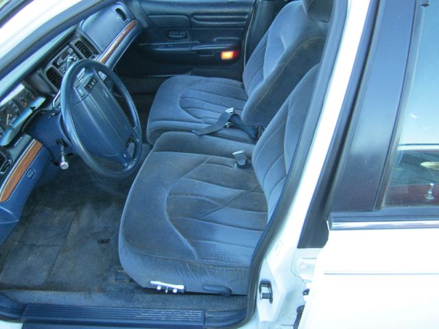 Ford Crown Victoria 1995 photo 3