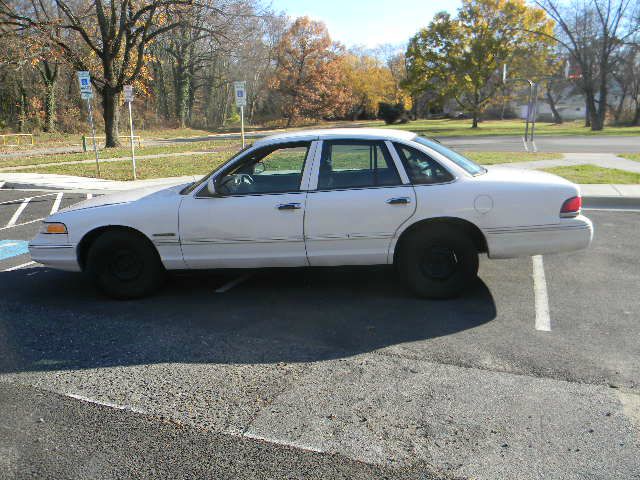 Ford Crown Victoria 1995 photo 4