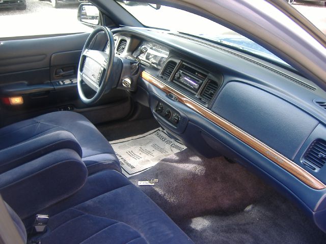 Ford Crown Victoria 1995 photo 14