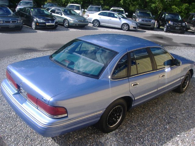 Ford Crown Victoria 1995 photo 16
