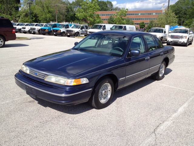 Ford Crown Victoria 1996 photo 0