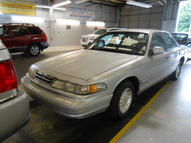 Ford Crown Victoria 1996 photo 0