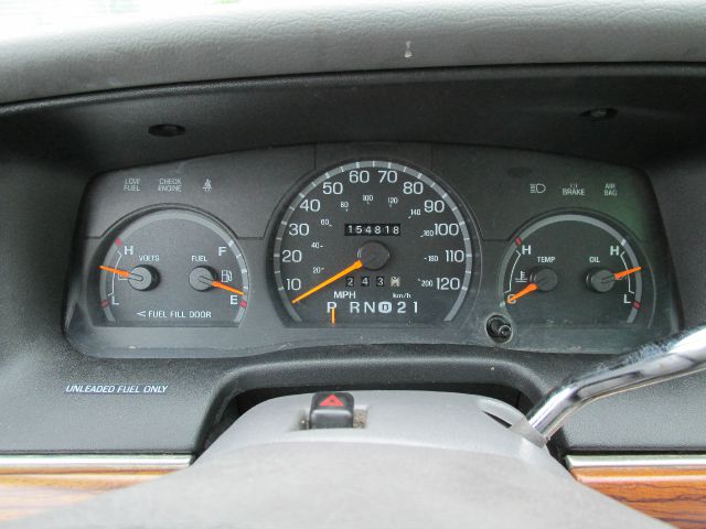 Ford Crown Victoria 1996 photo 1