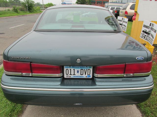 Ford Crown Victoria 1996 photo 6