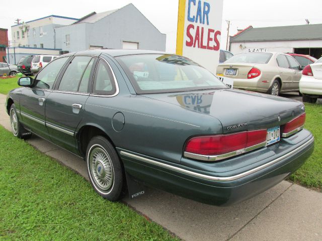 Ford Crown Victoria 1996 photo 7