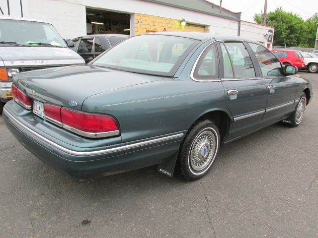 Ford Crown Victoria 1996 photo 9