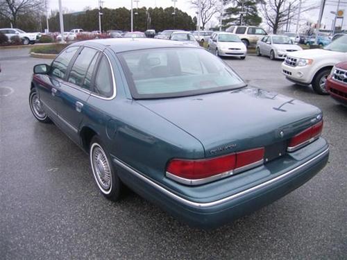 Ford Crown Victoria 1996 photo 3