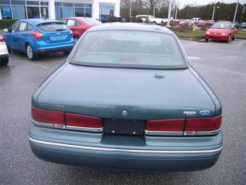 Ford Crown Victoria 1996 photo 4